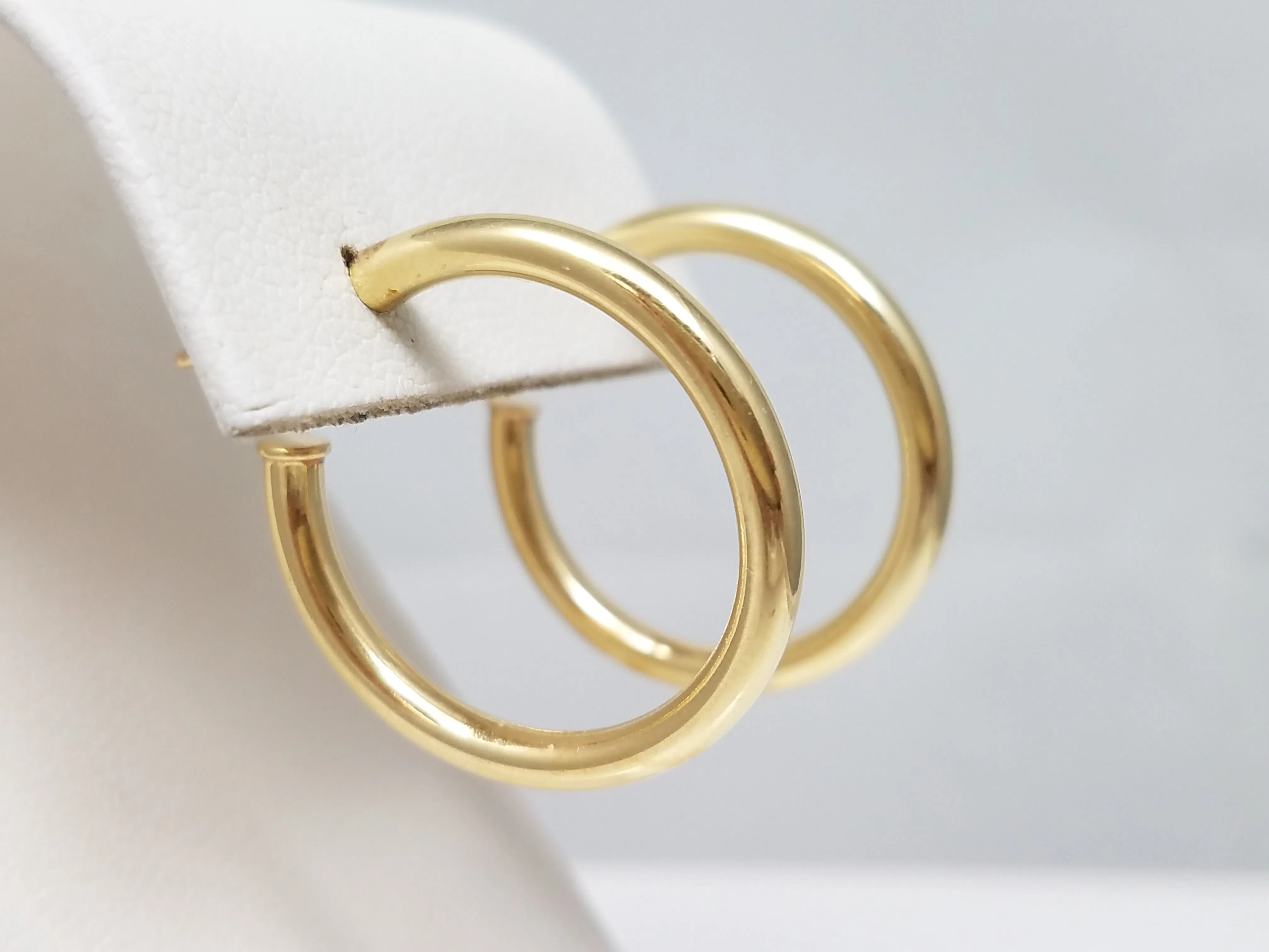 14k Yellow Gold Hollow Hoop Earrings