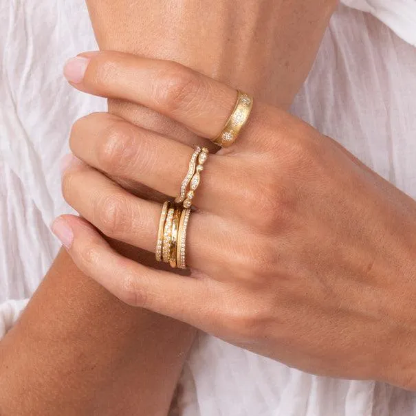 18K Gold Round Hammered Ring