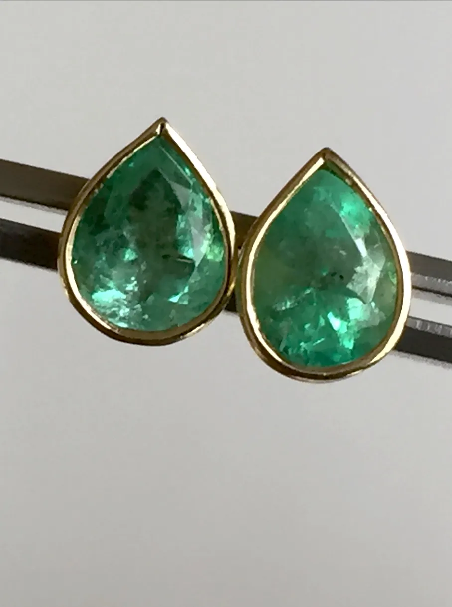 2.40 Carat Natural Colombian Emerald Pear Cut Studs Earrings 18k