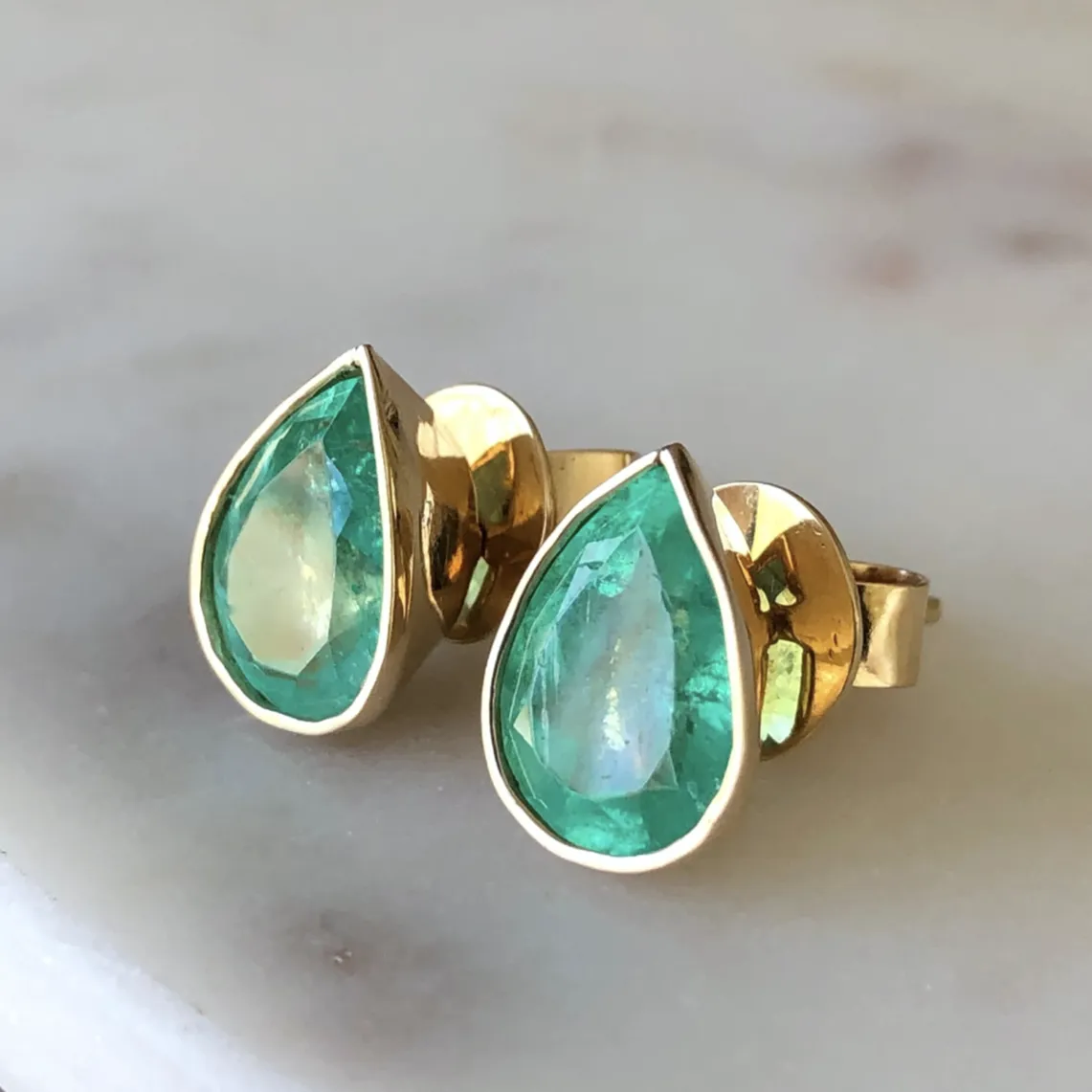 2.40 Carat Natural Colombian Emerald Pear Cut Studs Earrings 18k