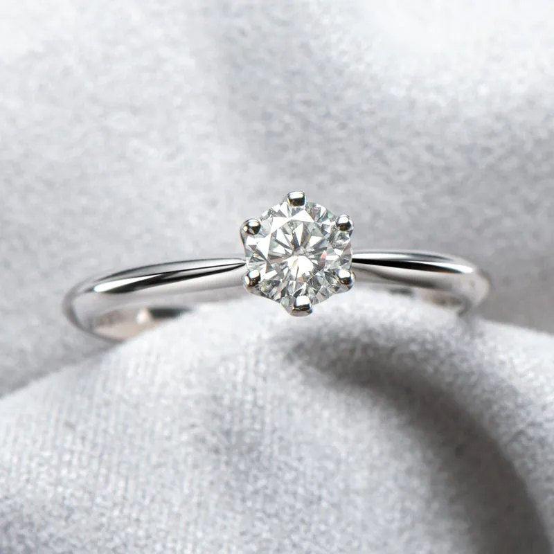 Ainuoshi Round Cut Moissanite Ring