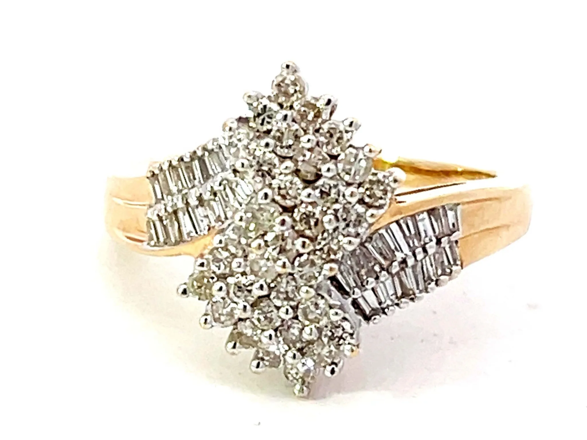 Baguette and Brilliant Cut Diamond Twist Ring in 14K Yellow Gold
