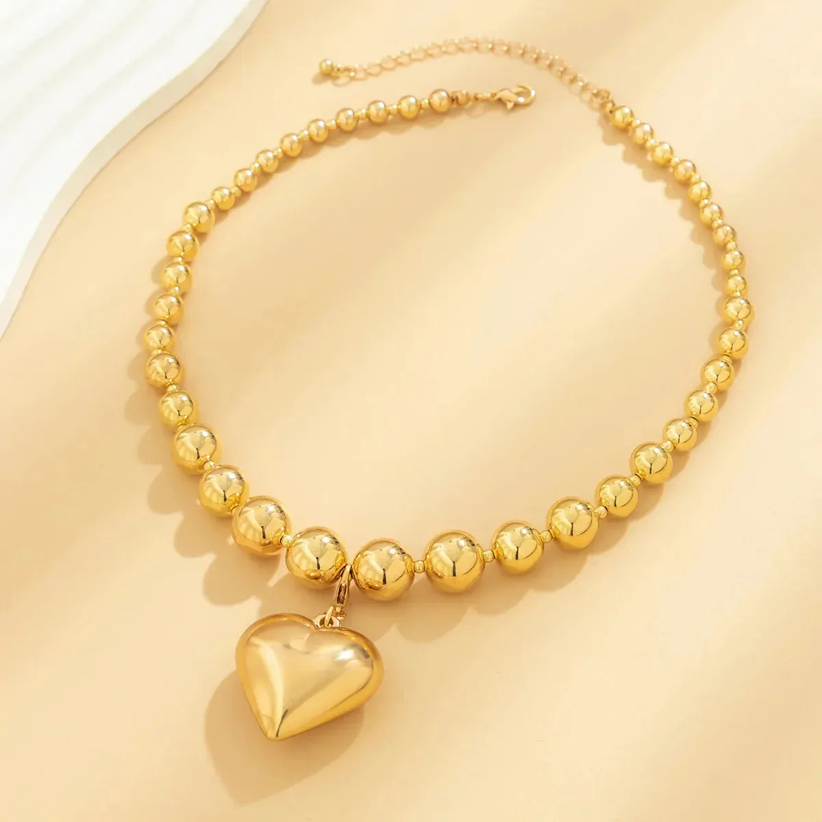 Ball Beaded Chain and Heart Pendant Necklace for Women Trendy Choker Collar on the Neck Fashion Jewelry