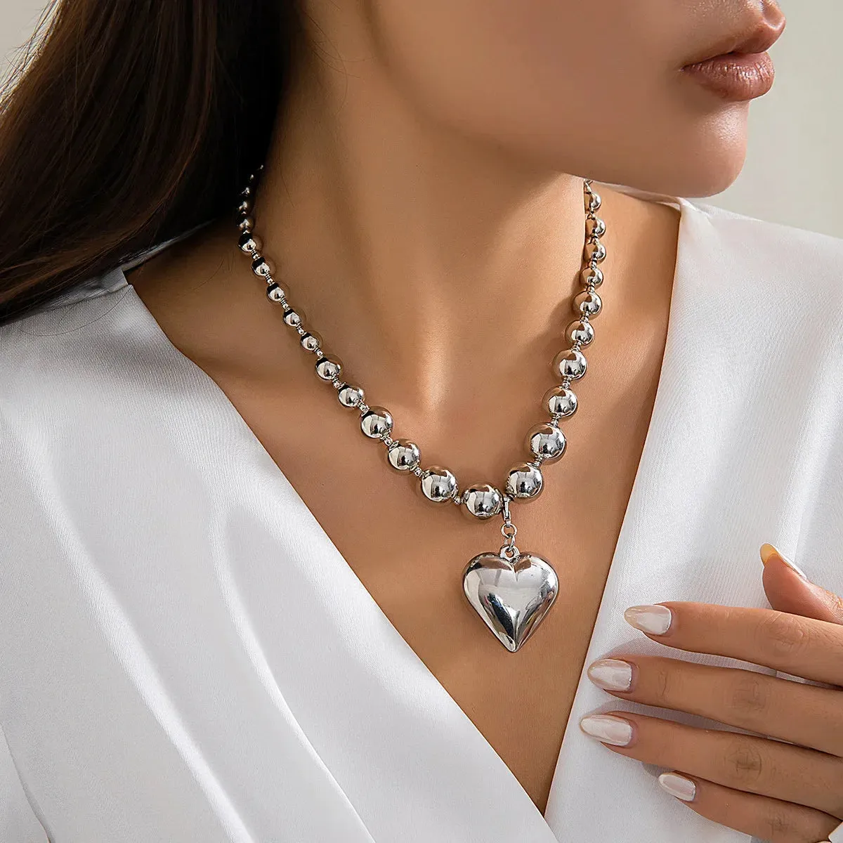 Ball Beaded Chain and Heart Pendant Necklace for Women Trendy Choker Collar on the Neck Fashion Jewelry