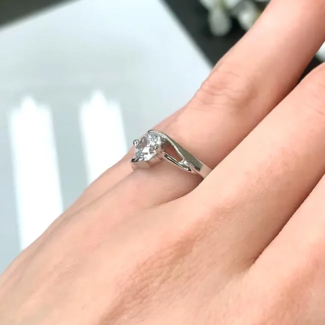 Barkev's Swirl Solitaire Diamond Engagement Ring