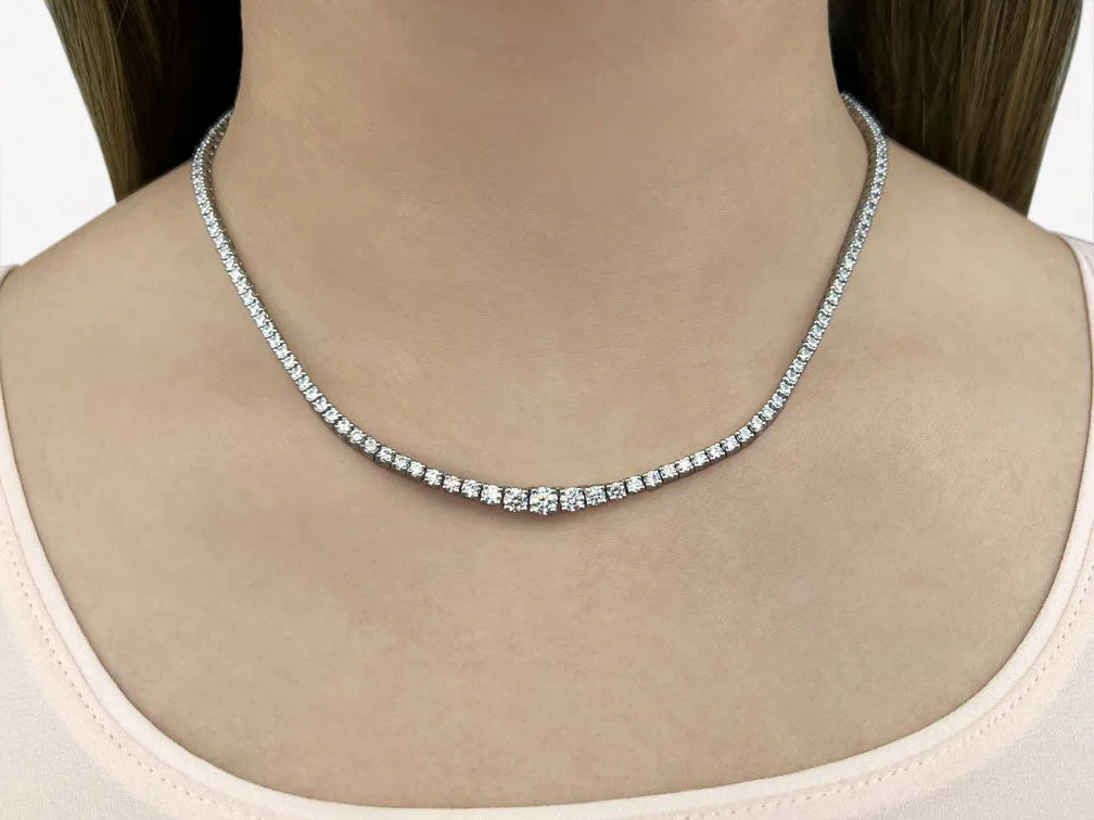 Classic Graduated Strand Of Diamonds with 14.96 ct.(finished)