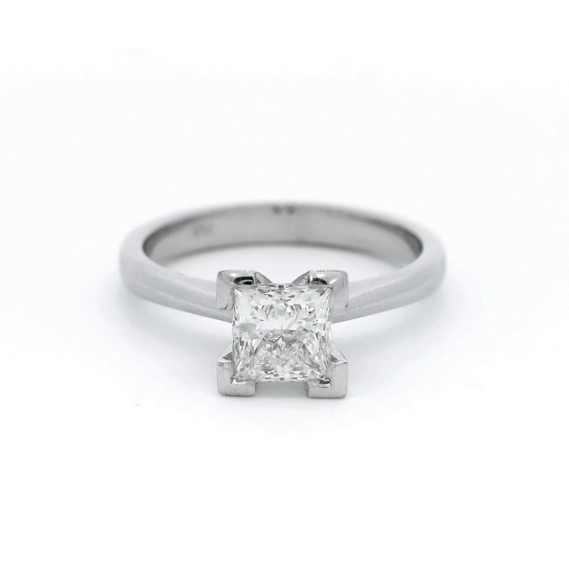 Diamond Solitaire Ring set in White Gold