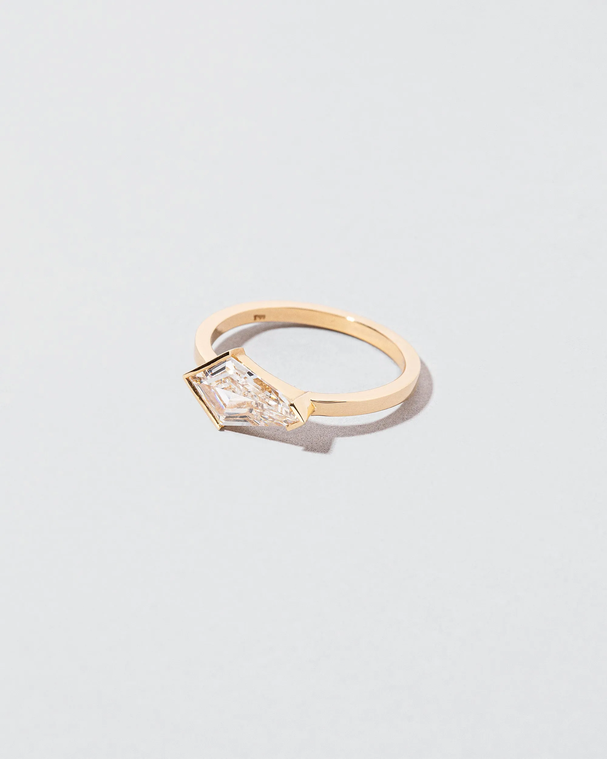Dione Ring