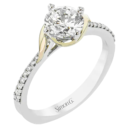 Engagement Ring in 18k Gold with Diamonds
