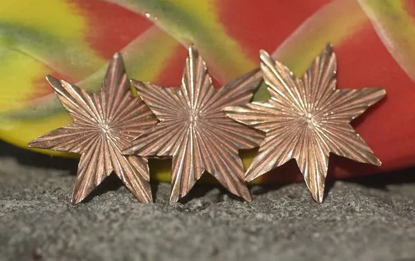Fireworks in Textured Pattern Metal 31mm Cutout