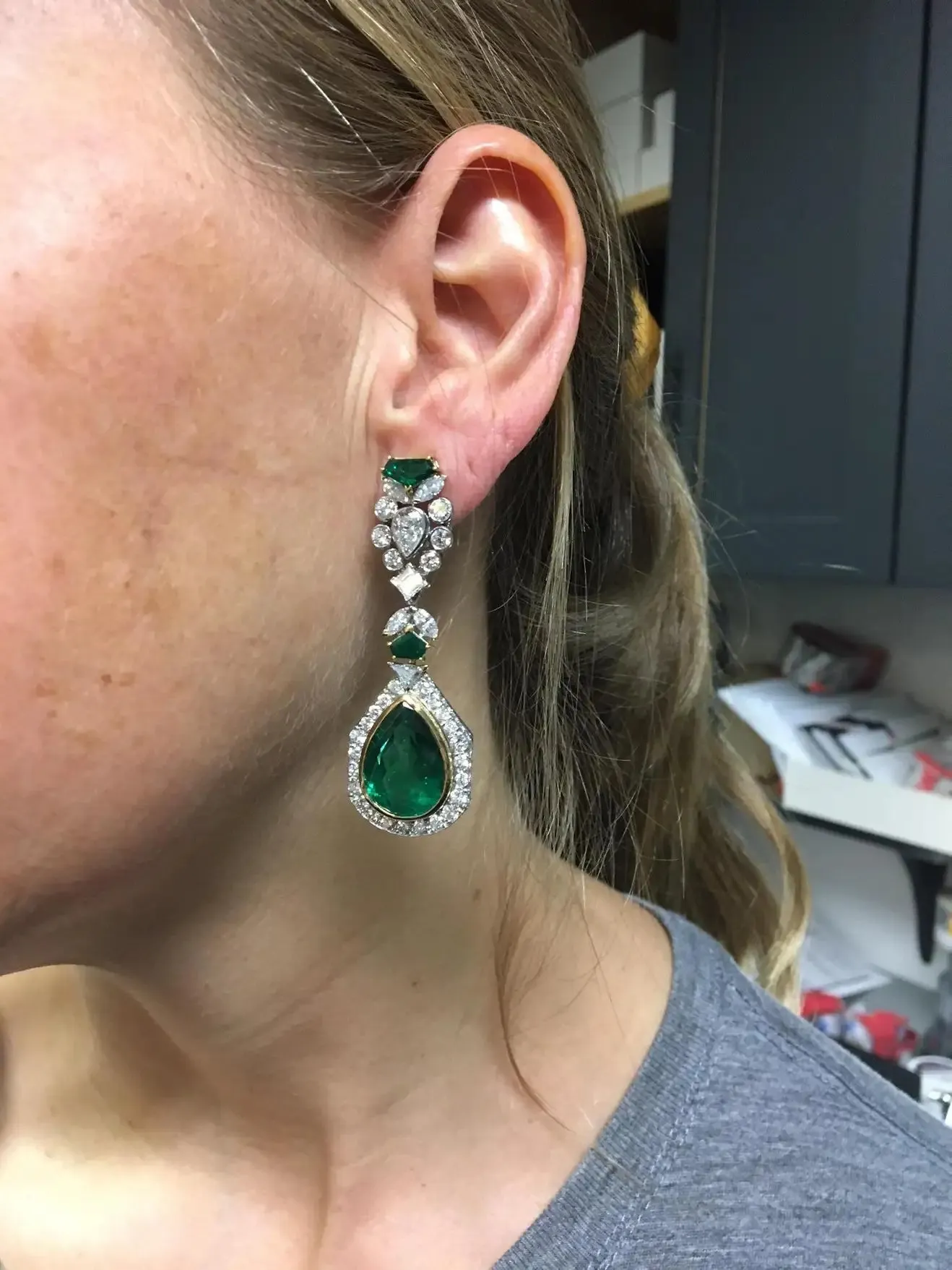 French 1980s Impressive Emerald Diamond Gold Ear Pendants