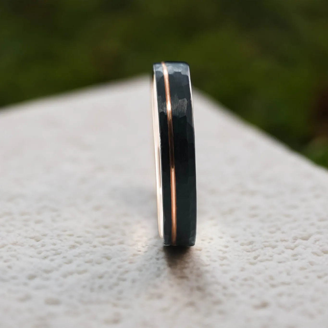 Hammered Black Band / Rose Gold Stripe - 4mm