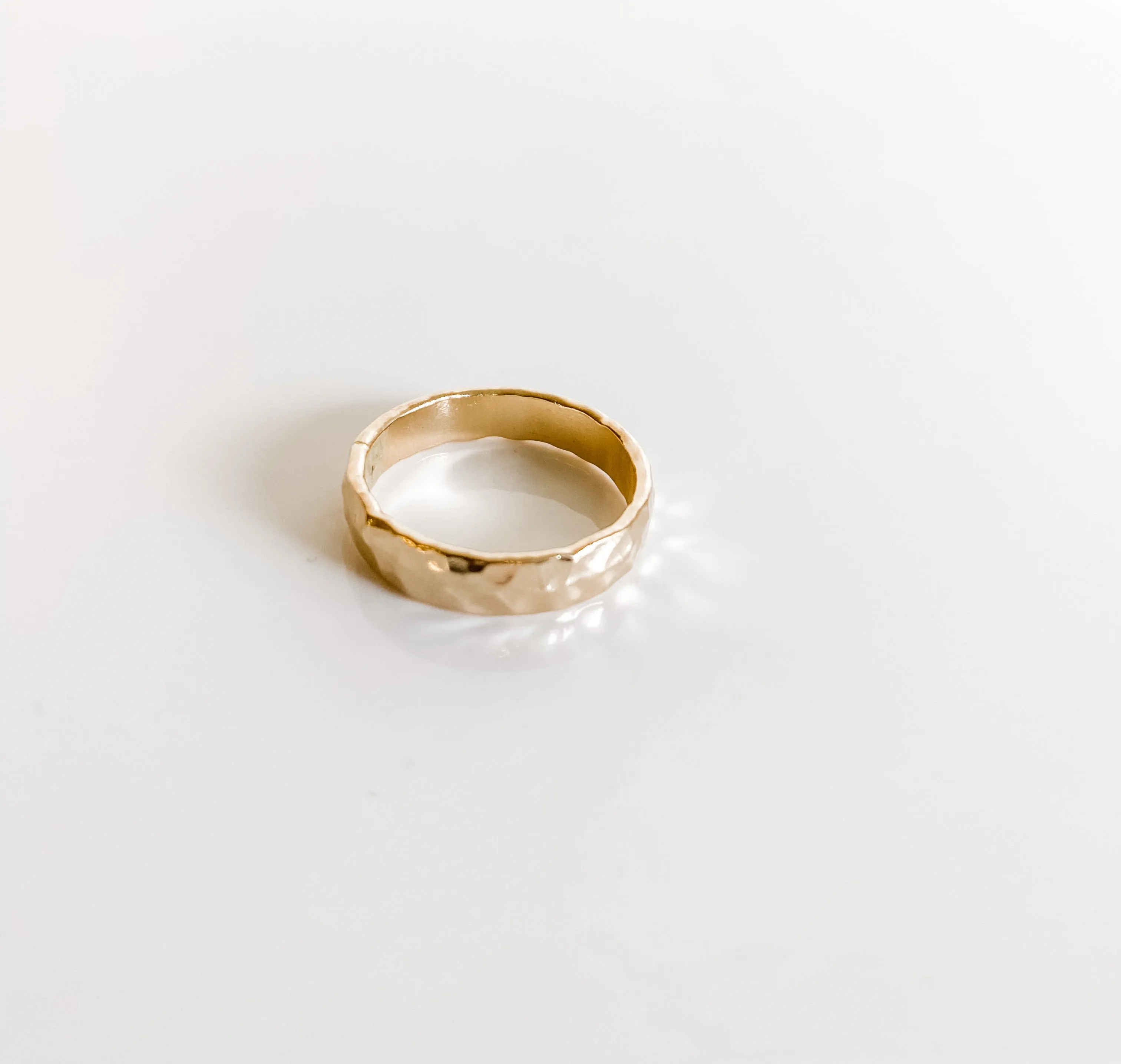 HAMMERED RING