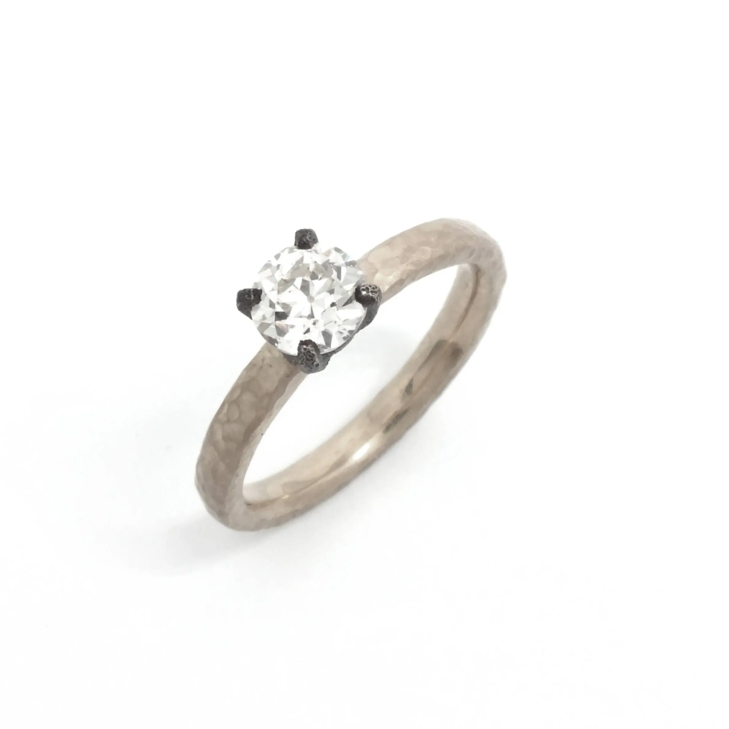 Hammered Round Prong Mounting