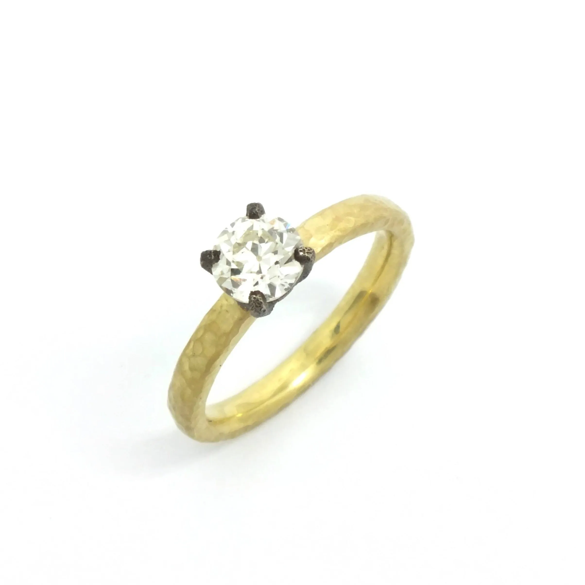Hammered Round Prong Mounting