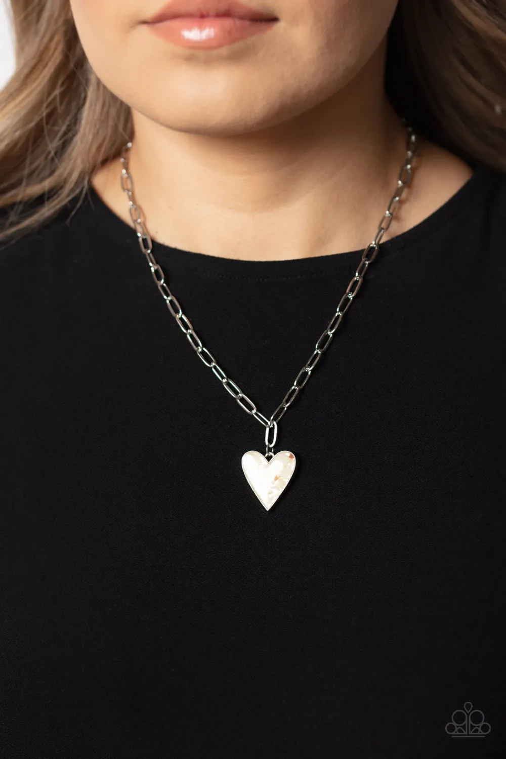 Kiss and SHELL - White (Heart w/ White Flecks Shell) Necklace