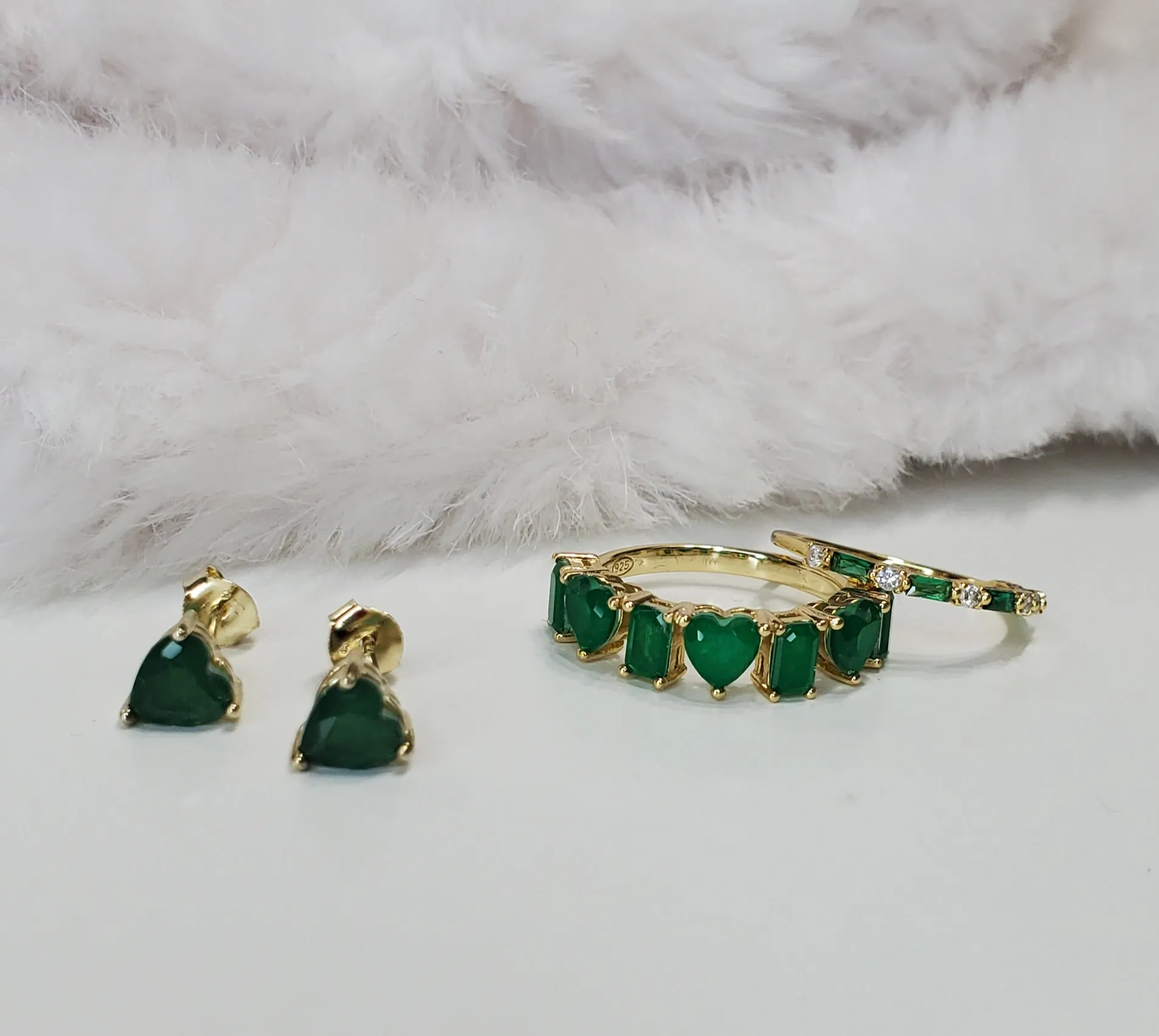 Kiss Emerald Earrings