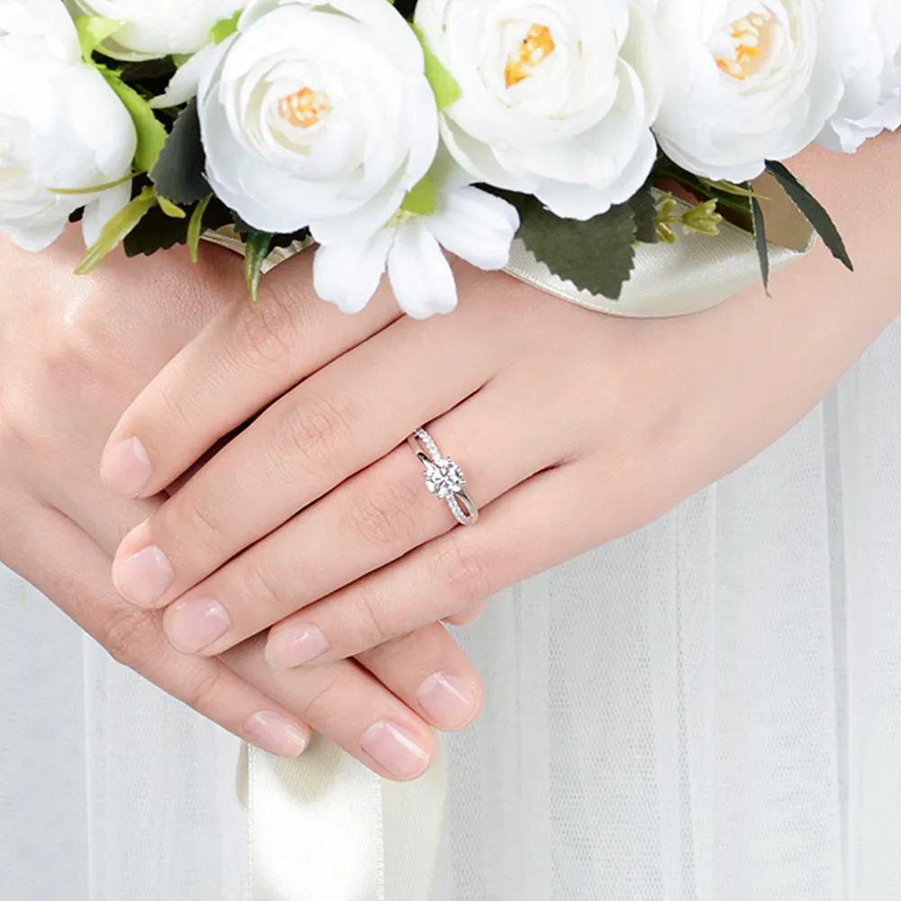 Lab-Grown Diamond Criss Corss Engagement Ring