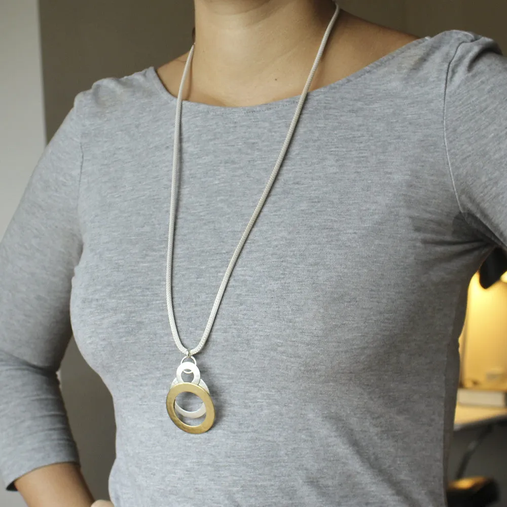 Layered Wide Rings on Mesh Chain Long Necklace