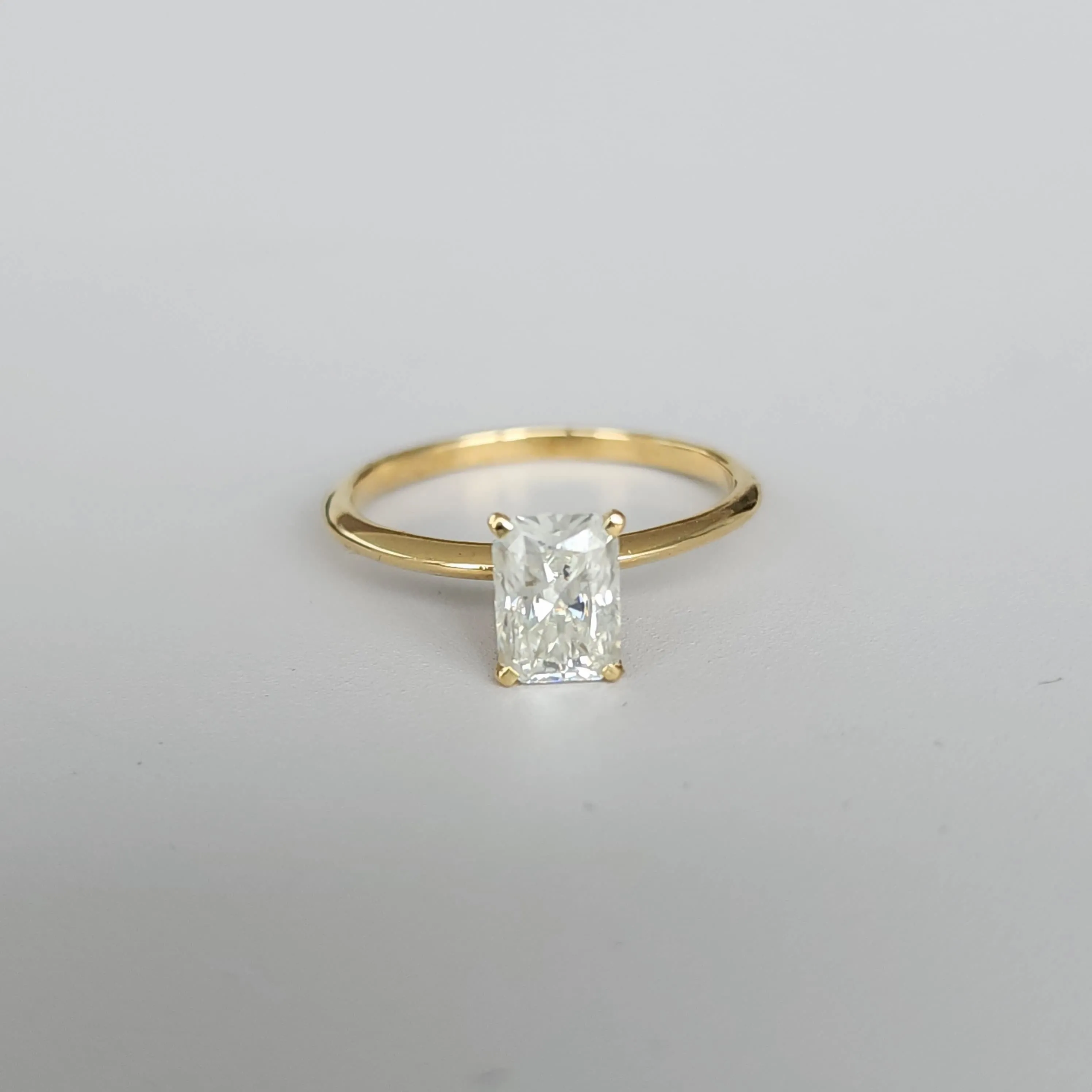 Luminosita Radiante - Solitaire Ring with 1 carat Lab Grown Diamonds