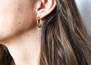 Medium Classic Oval Yellow Gold Hoop Earrings