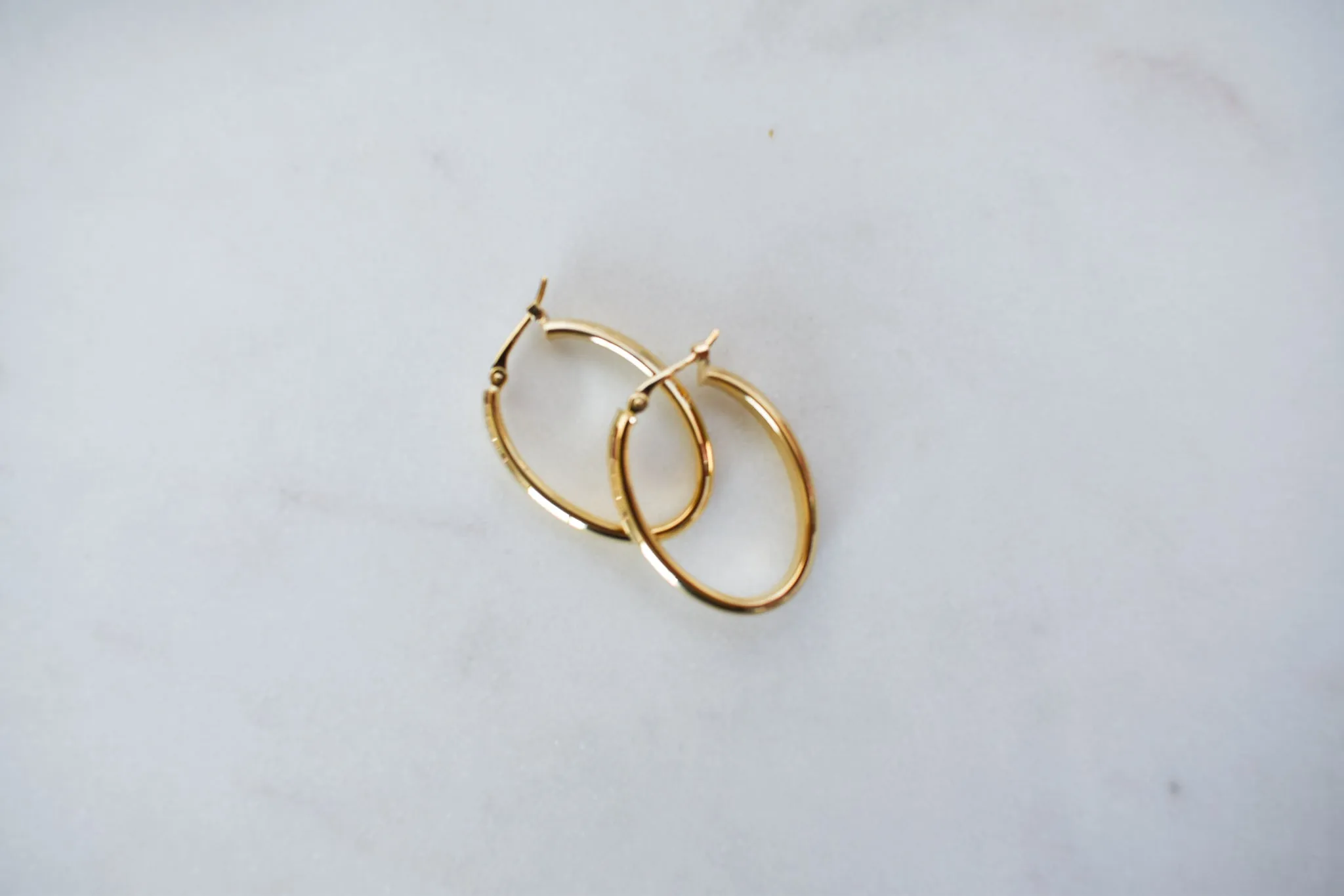 Medium Classic Oval Yellow Gold Hoop Earrings