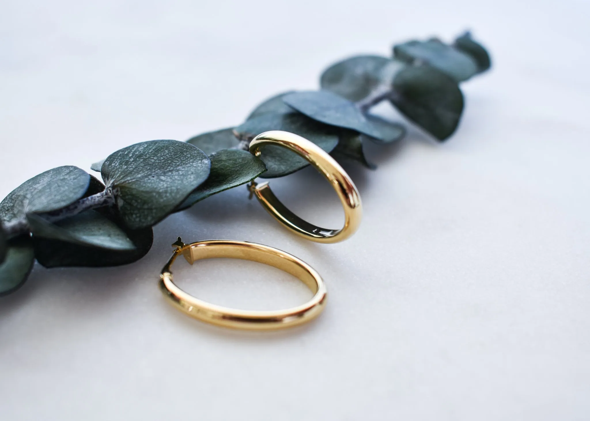 Medium Classic Oval Yellow Gold Hoop Earrings