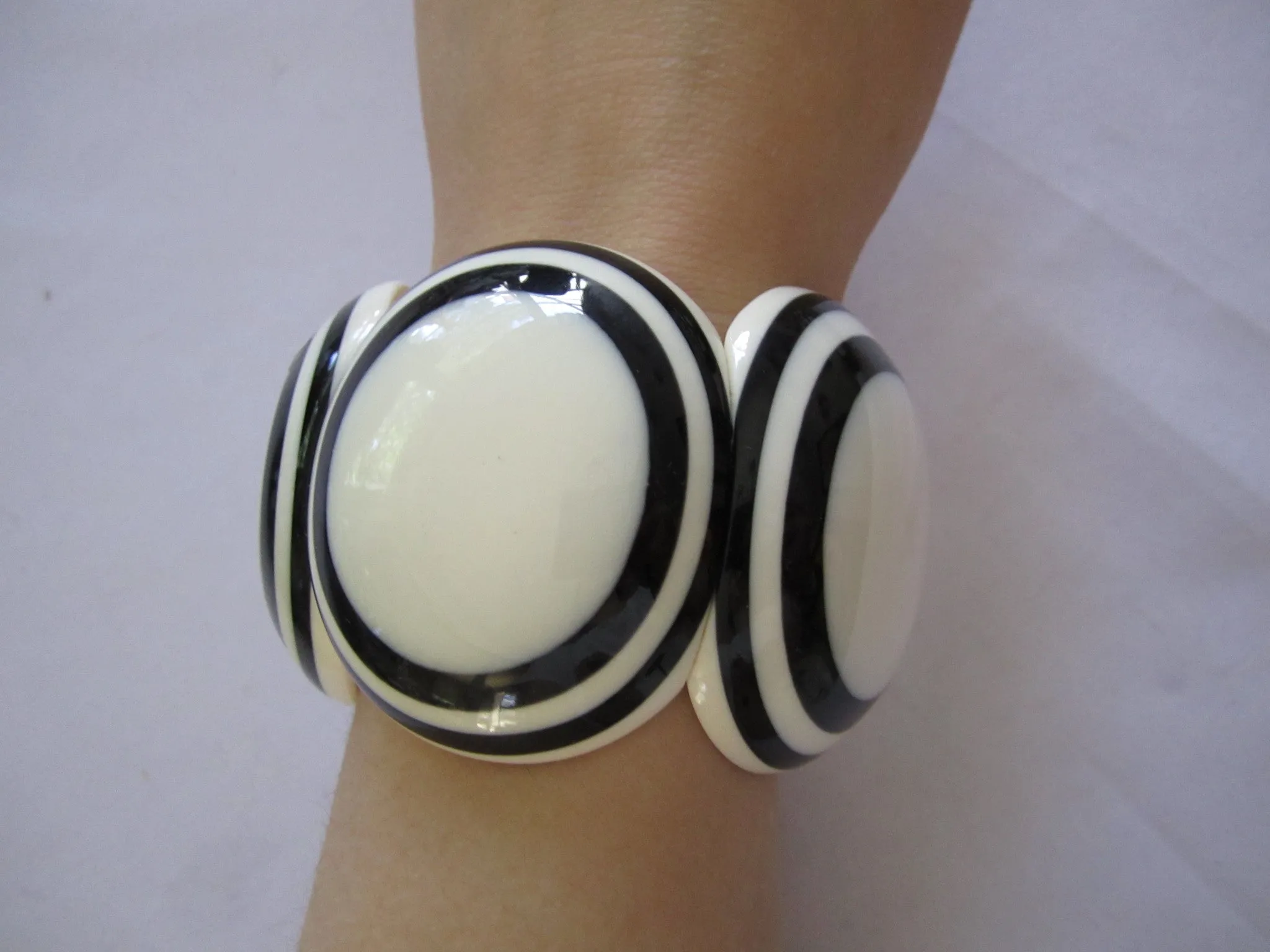 Nepal Bone Black   White Bracelets