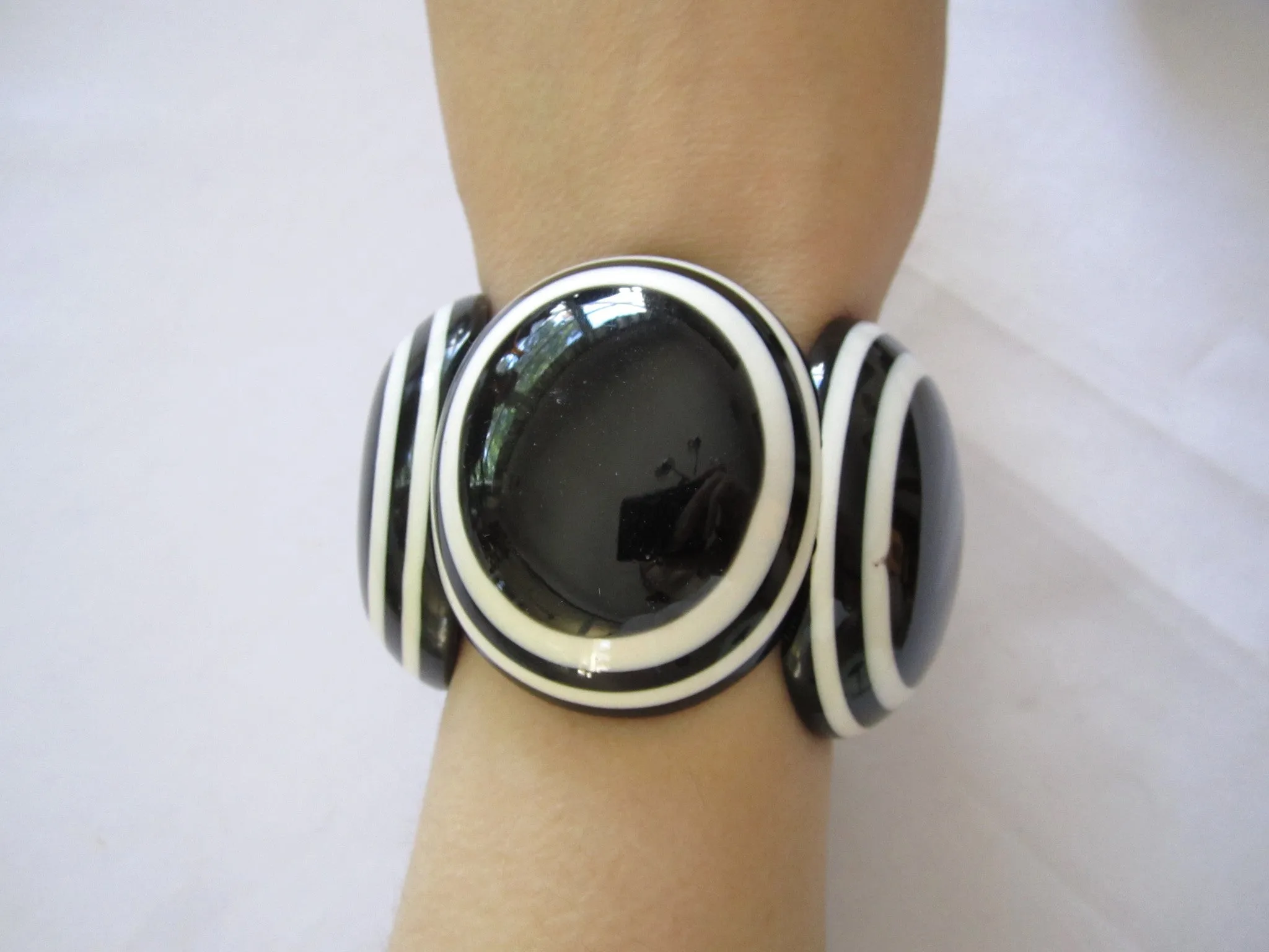 Nepal Bone Black   White Bracelets