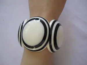 Nepal Bone Black   White Bracelets