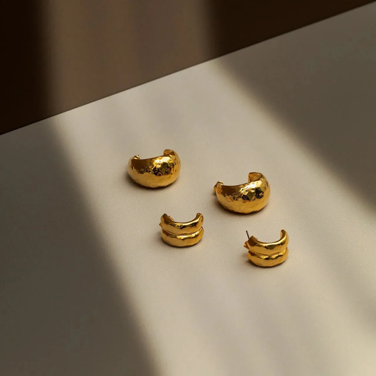 Polished Hammered Domed Hoop Earrings | Gold