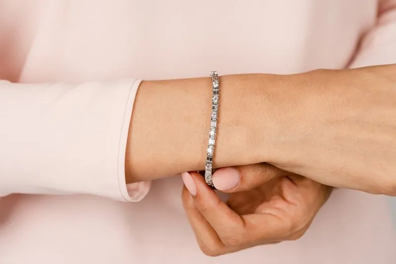 Round And Baguette Diamond Bracelet with 5.51 ct.(finished) 3.5x1.5mm, 3.5mm