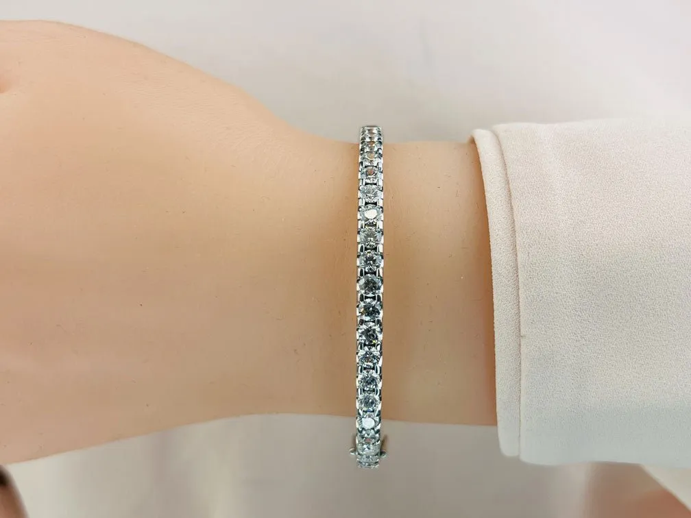 Shared Prong Oval Diamond Bangle with 1.44 ct.(finished) 2.2mm