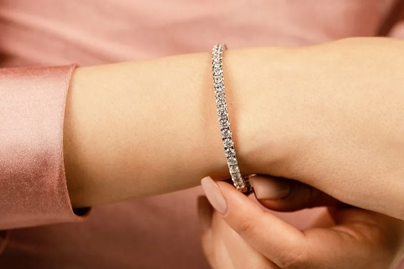Shared Prong Oval Diamond Bangle with 1.44 ct.(finished) 2.2mm