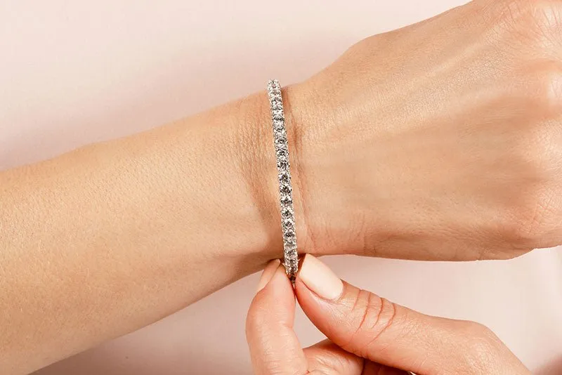 Soft Twist Four Prong Lab-Grown Diamond Bangle with 2.84 ct.(finished) 3mm
