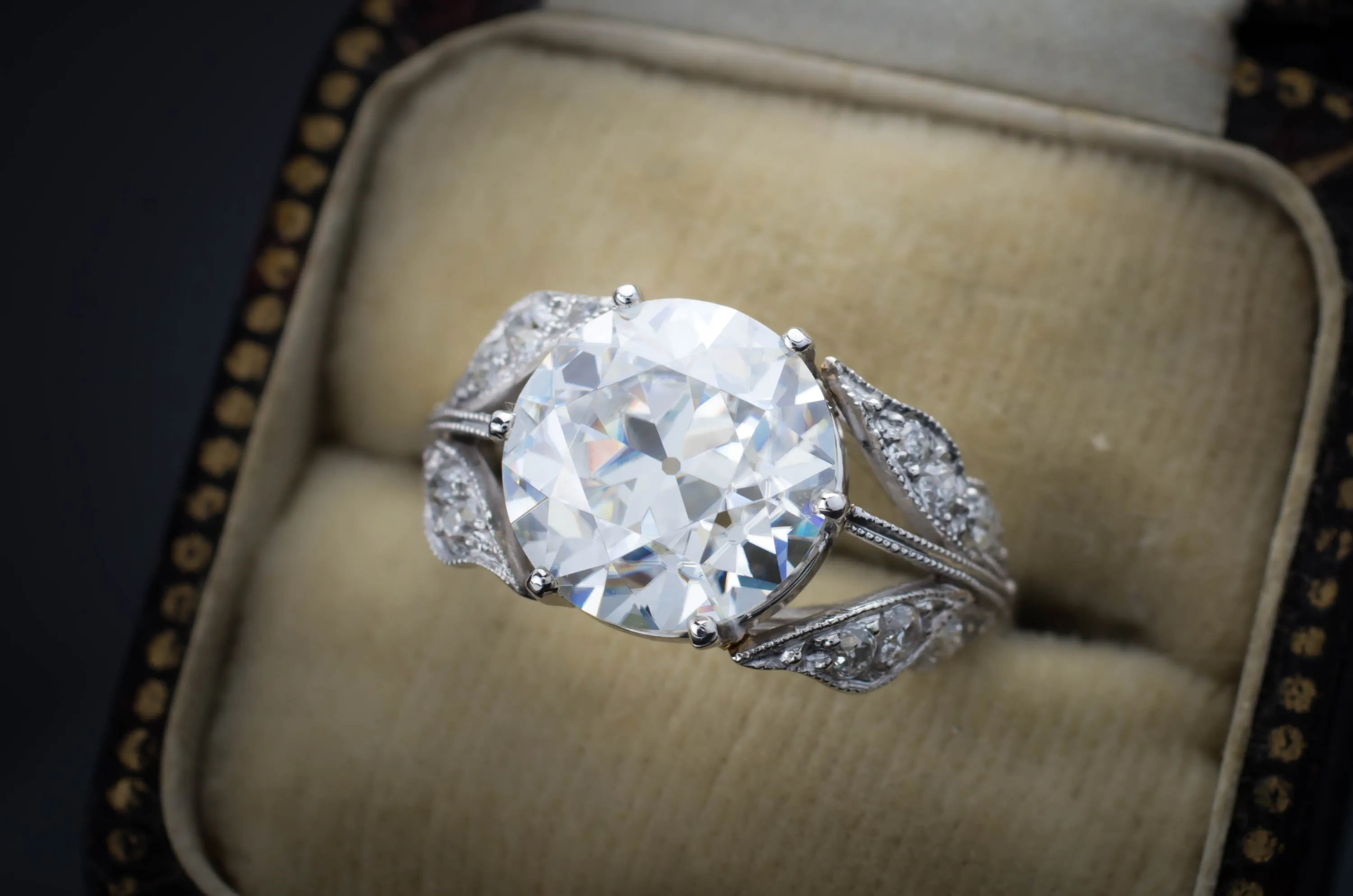 SOLITAIRE IN PLATINUM WITH DIAMOND ACCENTS