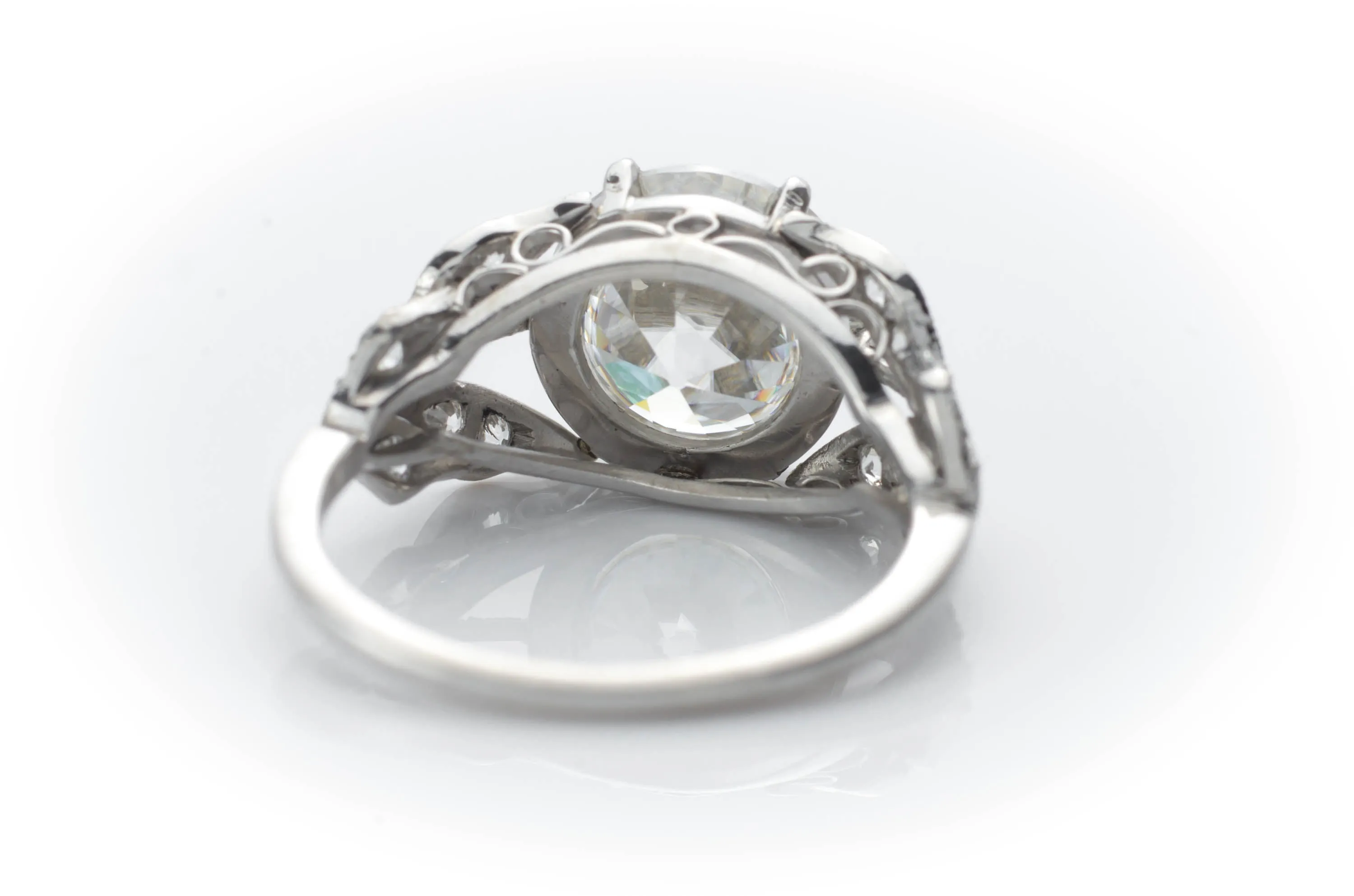 SOLITAIRE IN PLATINUM WITH DIAMOND ACCENTS