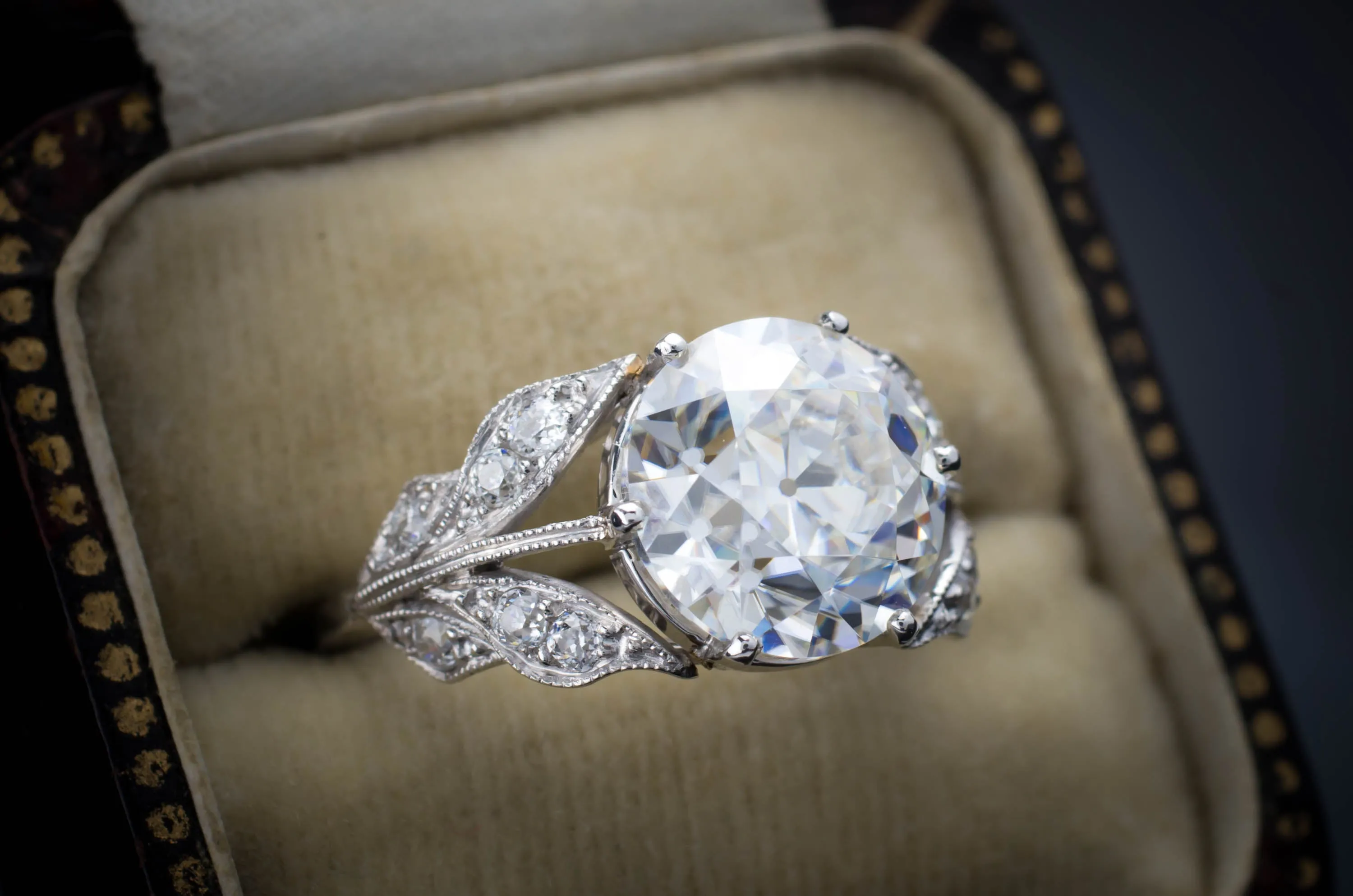SOLITAIRE IN PLATINUM WITH DIAMOND ACCENTS