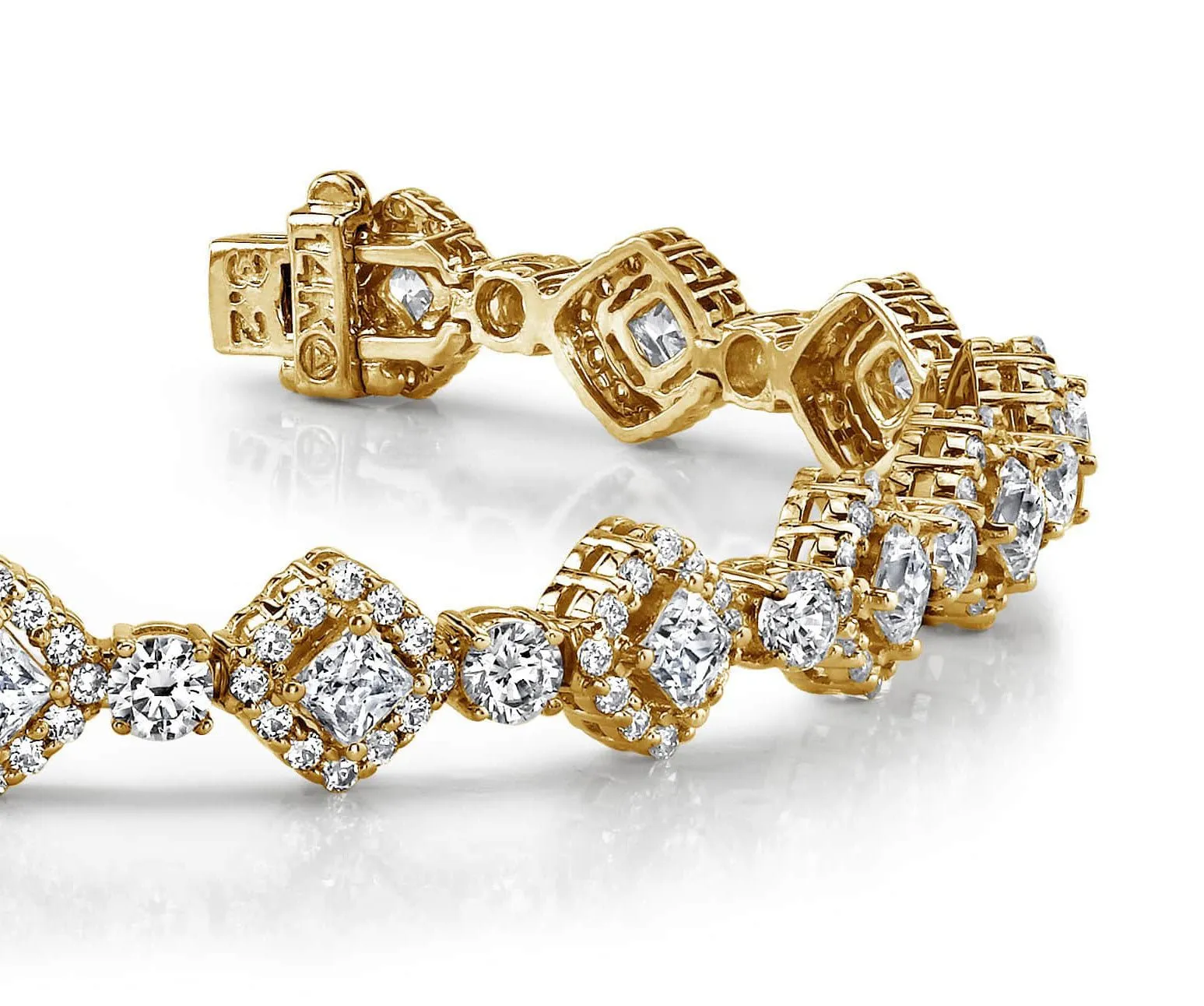 Spotlight Princess Cut Diamond Bracelet with 5.74 ct.(finished) 1.2mm, 2.5mm, 2.7mm