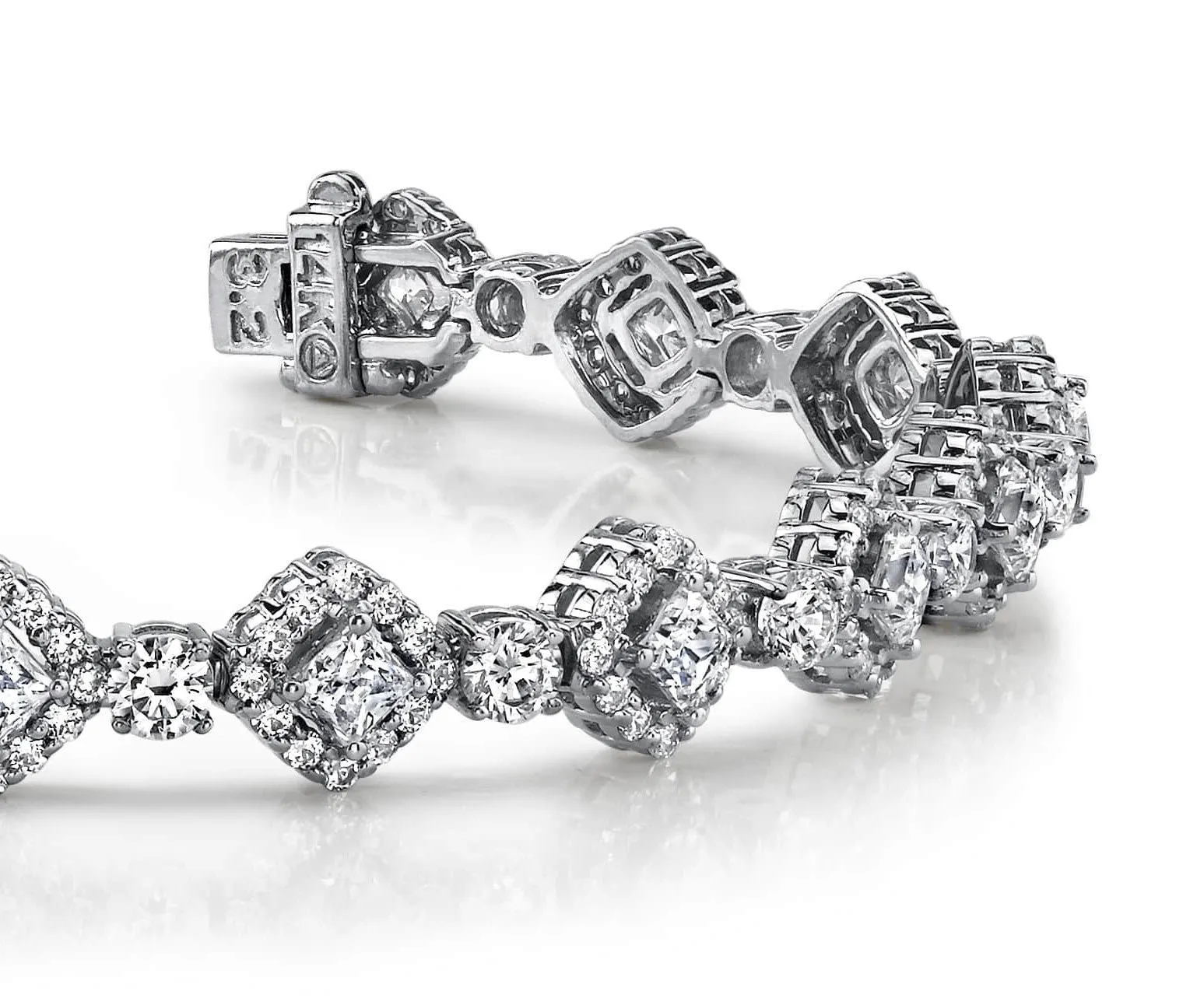 Spotlight Princess Cut Diamond Bracelet with 5.74 ct.(finished) 1.2mm, 2.5mm, 2.7mm