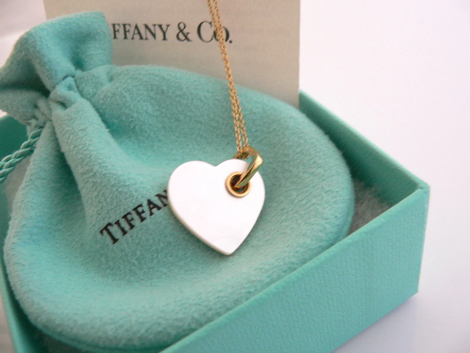 Tiffany & Co 18K Gold Mother of Pearl Heart Necklace Pendant Charm Gift Love