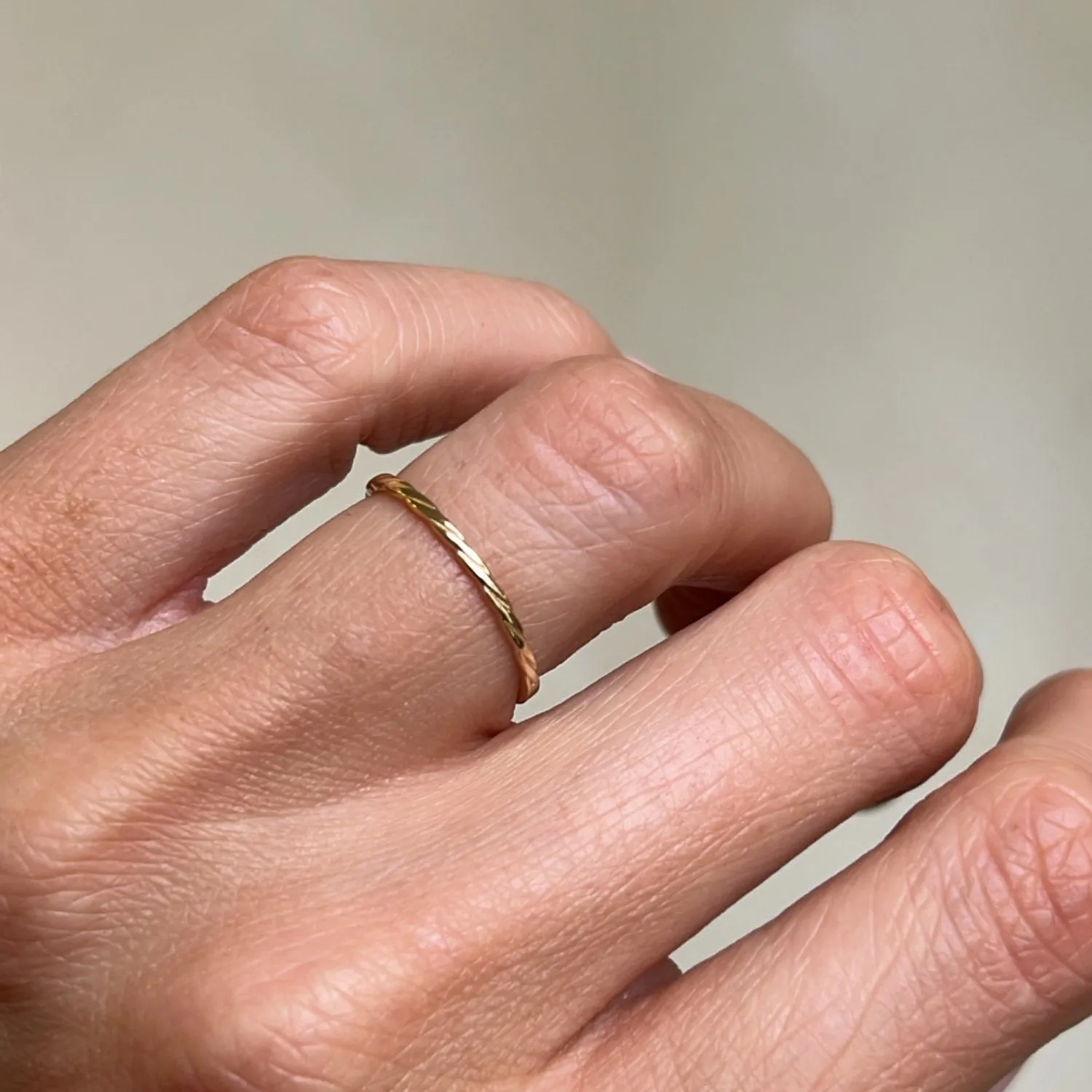 Tiny Twist Ring