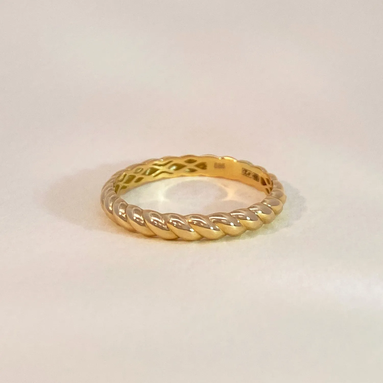 Twist Ring